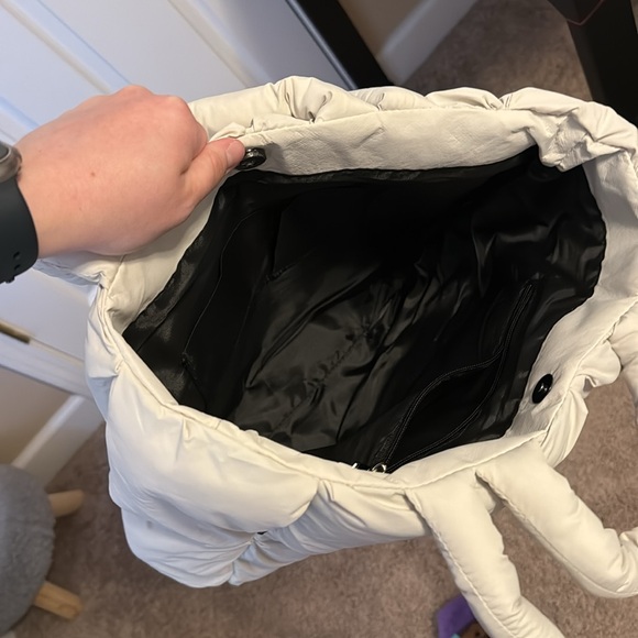 UNCG UNC Greensboro White Puffer Tote - Magnetic Clasp - Picture 6 of 8